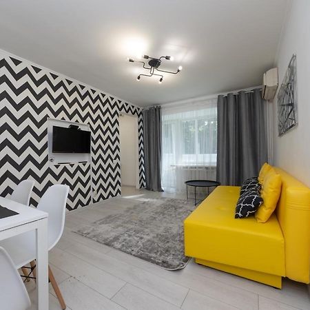 Flat 24 On Lesi Ukrainki 12 With 1 Bedroom Kiew Exterior foto