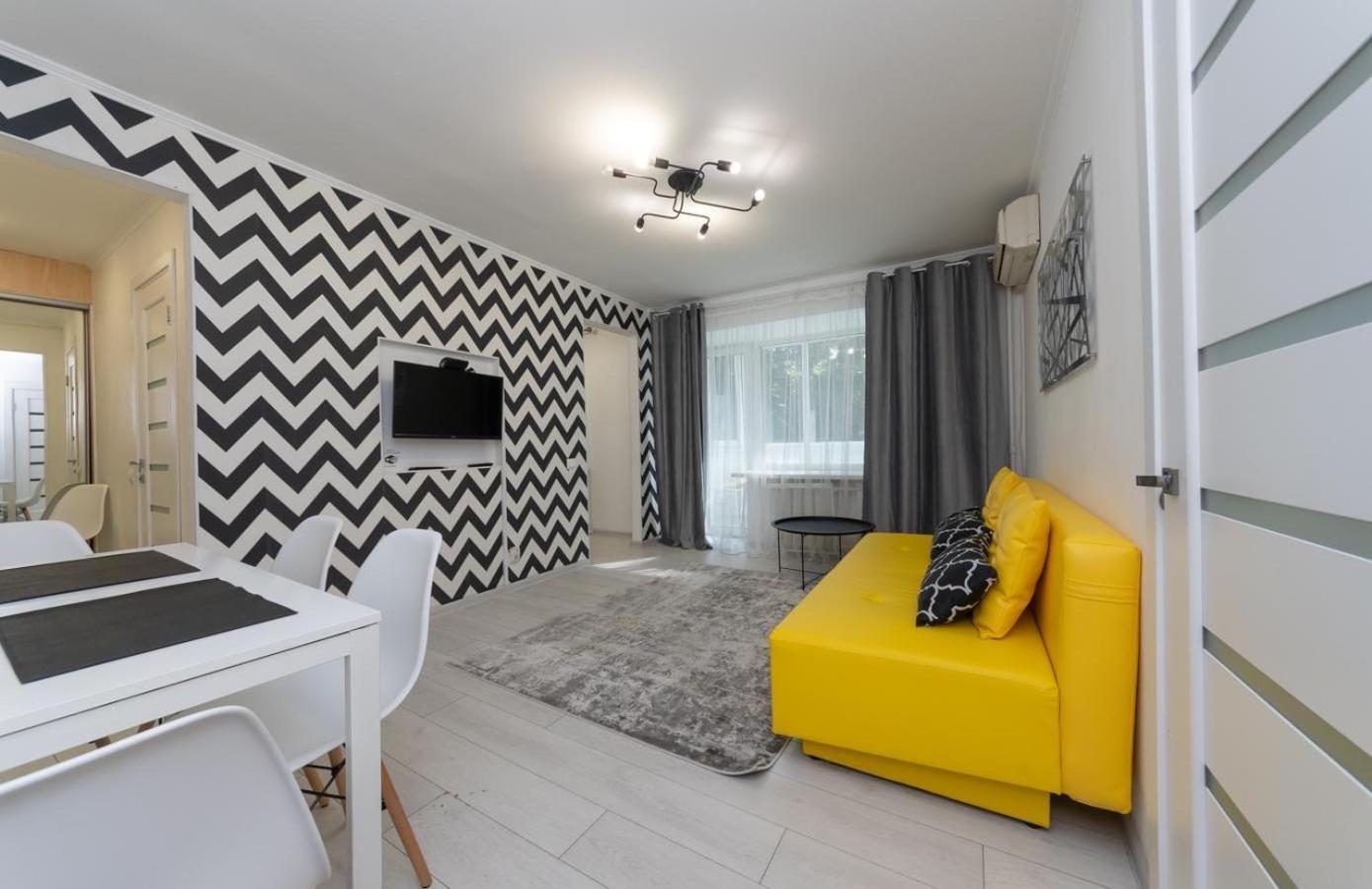 Flat 24 On Lesi Ukrainki 12 With 1 Bedroom Kiew Exterior foto